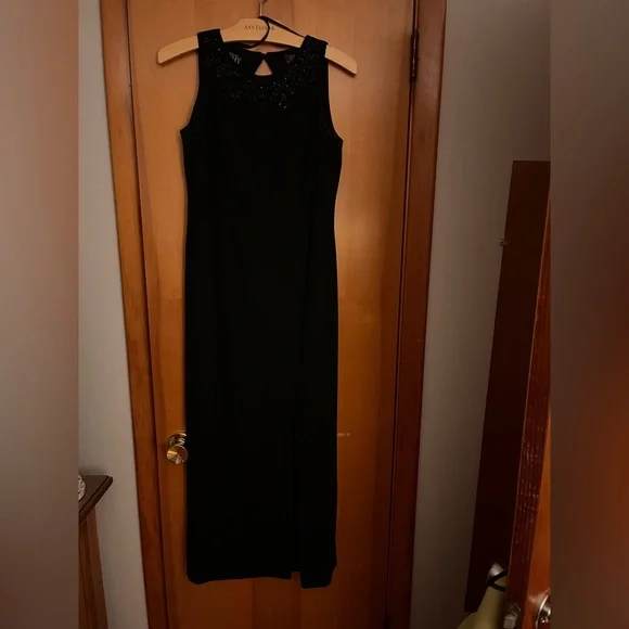 Black formal Liz Claiborne night petite dress Black formal Liz Claiborne night petite dress